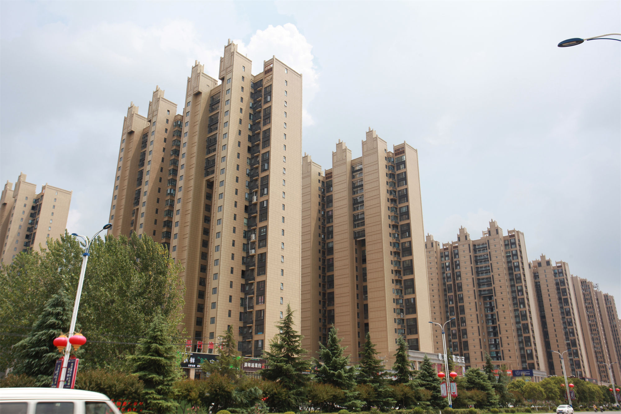 ZKO中凱 外墻抗裂膩?zhàn)?/>
		</div>
		<strong>產(chǎn)品簡(jiǎn)介：</strong>
		<article><p>K902外墻抗裂膩?zhàn)邮墙ㄖ妹鎸硬牧希捎盟?，精選細(xì)骨料及聚合物添加劑合理配制而成。</p></article>
		<article><p style=
